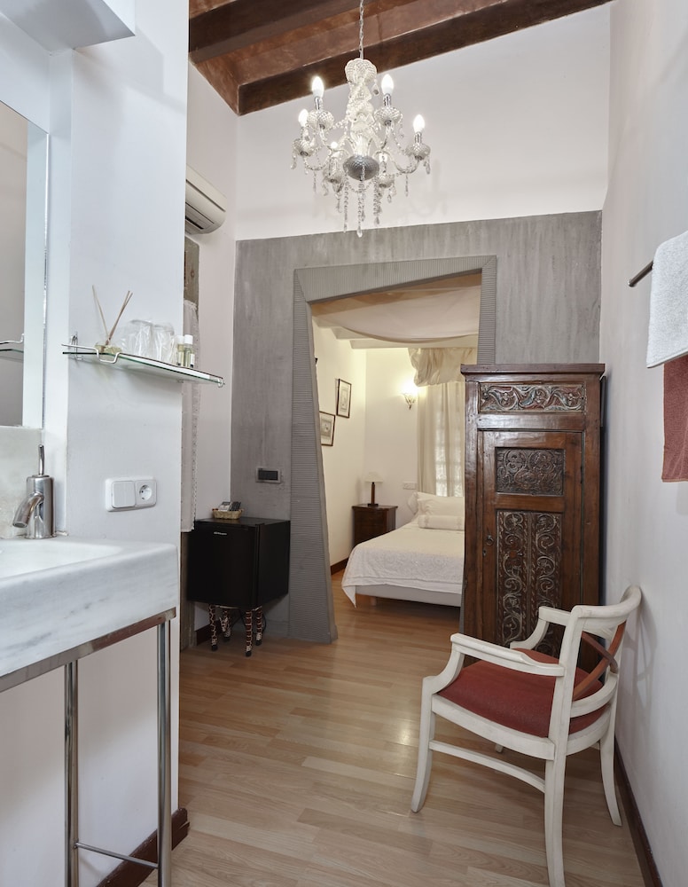 Design Double Room, 1 Double Bed, Private Bathroom