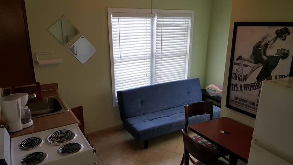 #7 = Tidal View = 1 bedroom with a queen sized bed