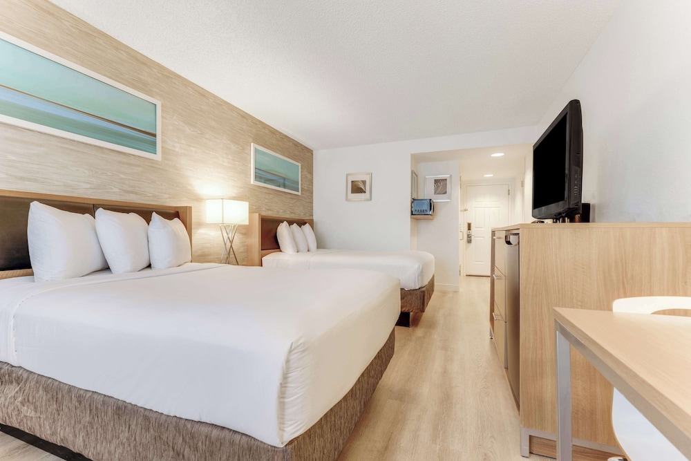 Deluxe Room, 2 Double Beds (Deluxe Two Doubles) - Photo 3