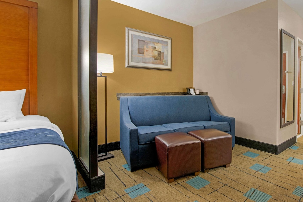 Suite, Multiple Beds, Non Smoking photo 3