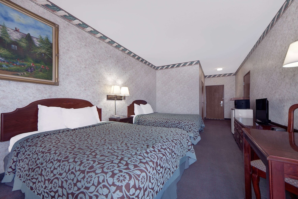 Standard Room, 2 Queen Beds, Accessible - Photo 2