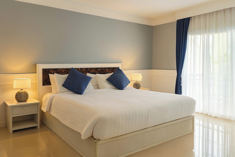 Superior King Room with River View