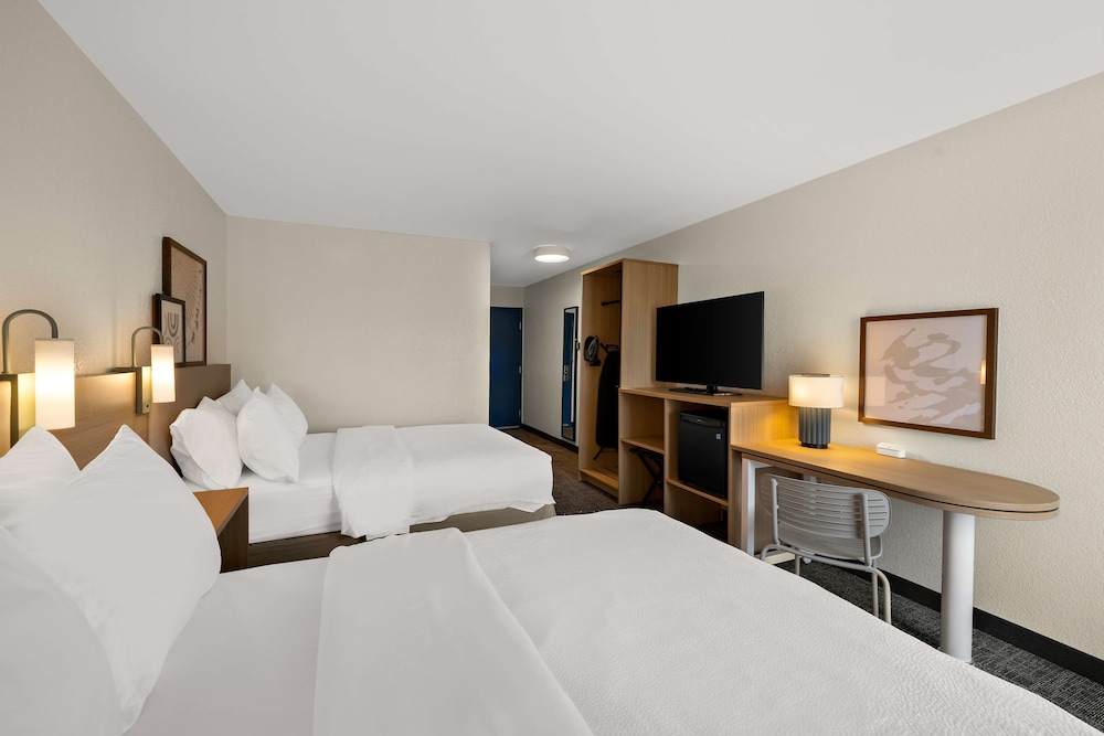 Room, 2 Queen Beds, Accessible, Bathtub (Mobility & Hearing) - Photo 7