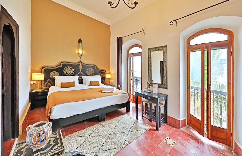 Superior Double or Twin Room, Private Bathroom (Vue Ville/Patio) photo 2