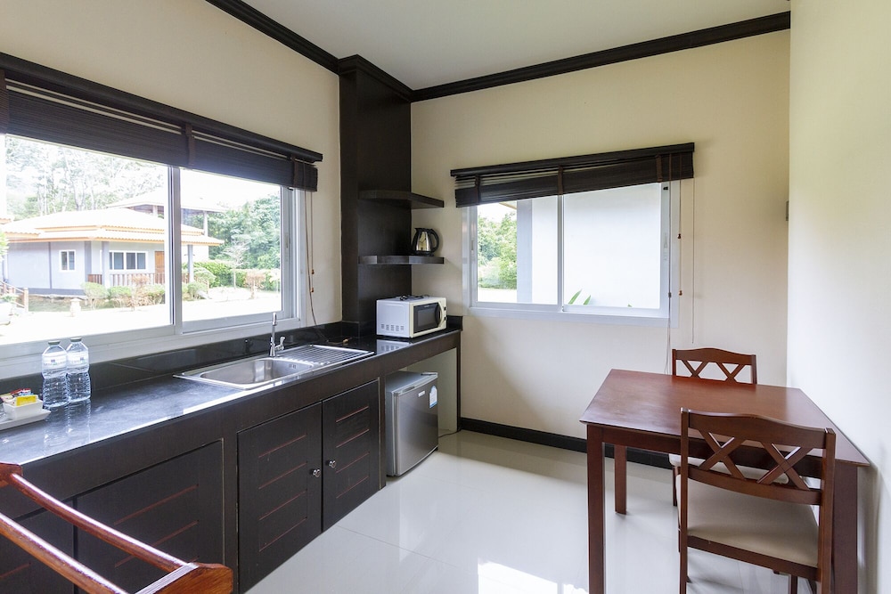 Premium Studio, 1 King Bed photo 3