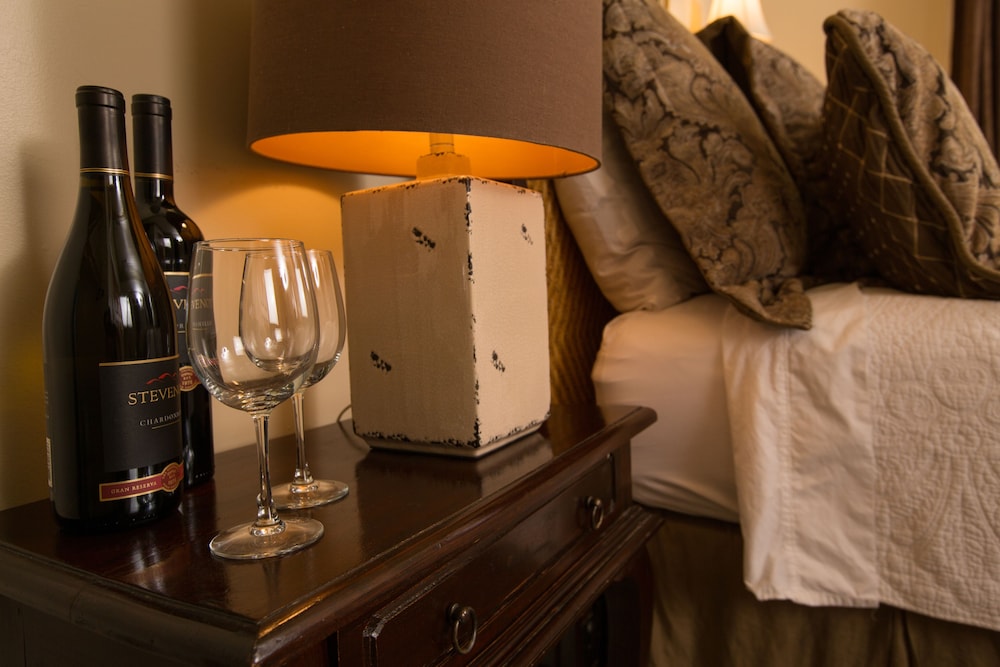 Room, Private Bathroom (#8 Skyview)
