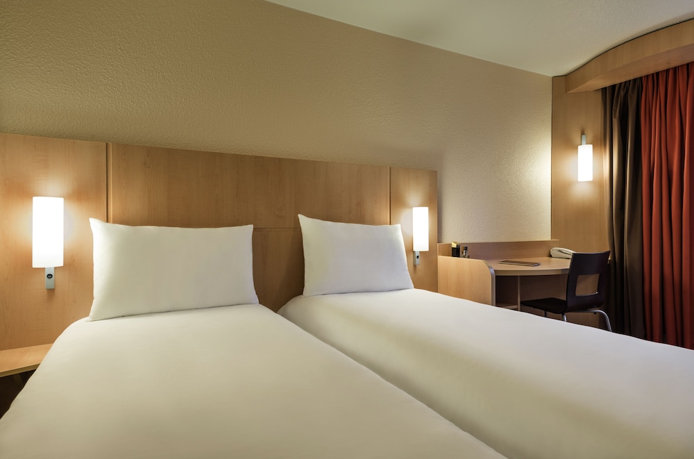 Standard Room, 2 Twin Beds - Photo 5