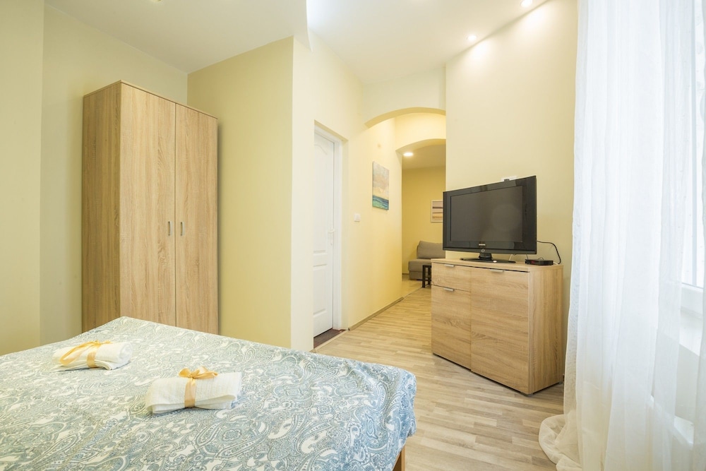 Apartment photo 2