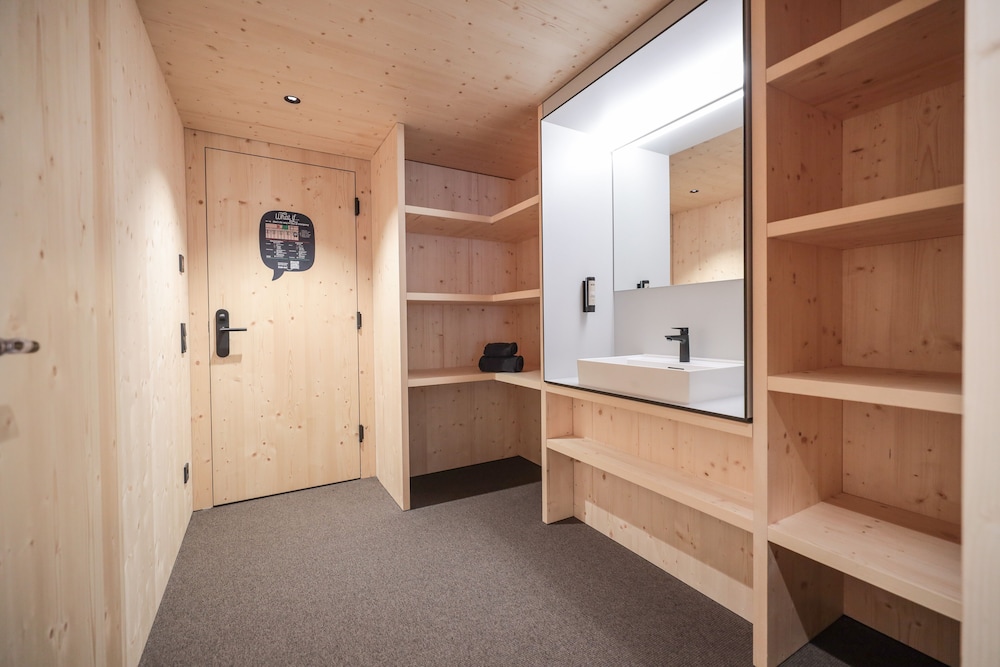 Team Cabin - Photo 3