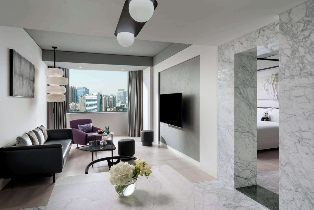 Executive Suite - Photo 1