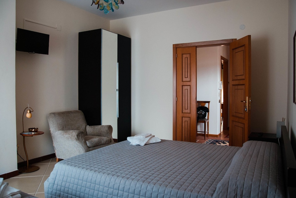 Triple Room, Accessible, Terrace photo 3