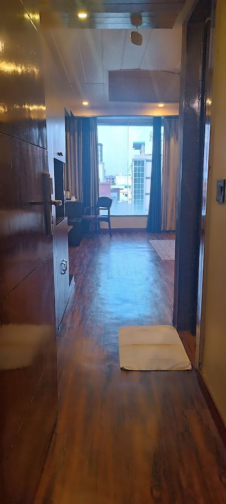 Deluxe Double Room, 1 Queen Bed, Smoking, City View photo 3