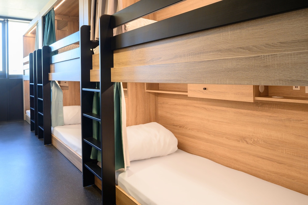 Bed in dormitory of 6 with shared bathroom photo 1