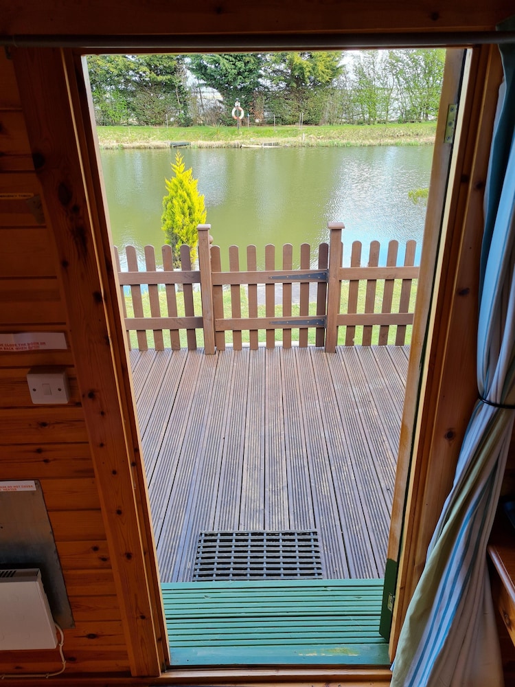Classic Chalet, Lake View (Swallow - Glamping Pod ) - Photo 7