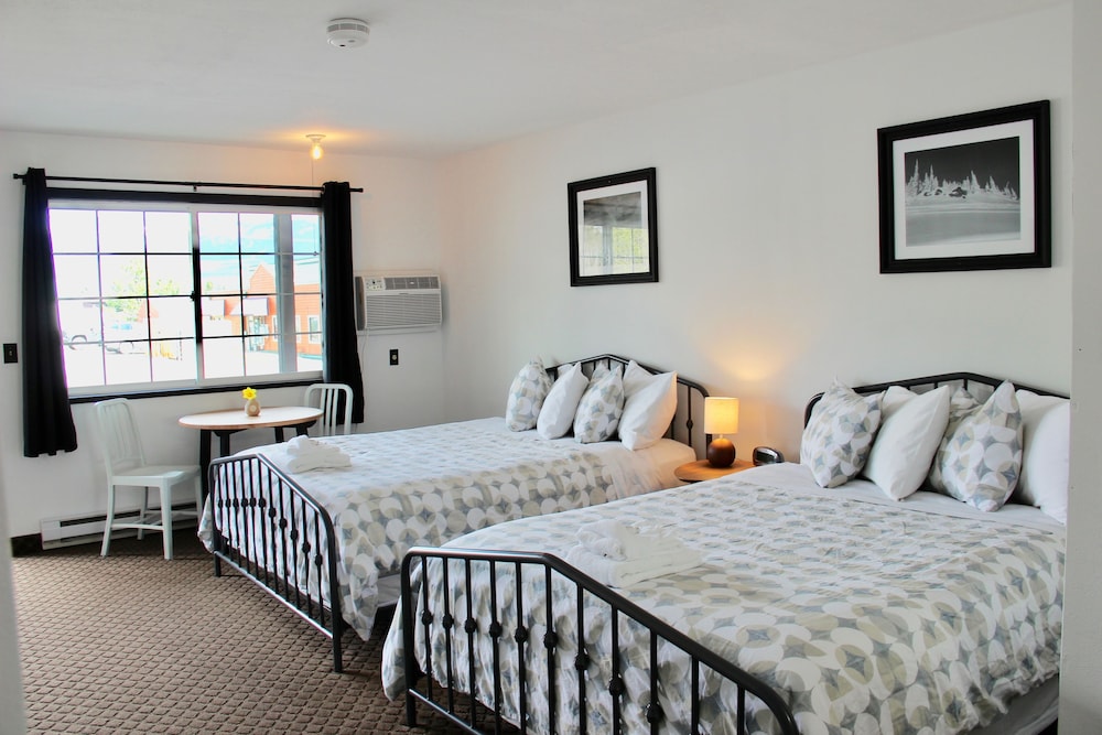 Standard Room, 2 Queen Beds photo 3