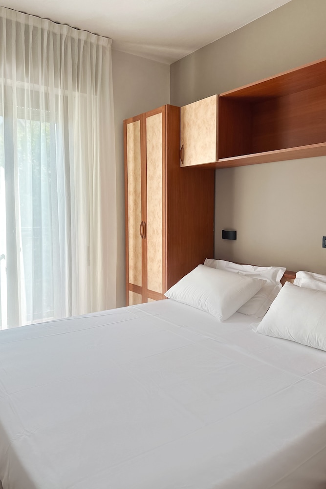 Standard Triple Room - Photo 9