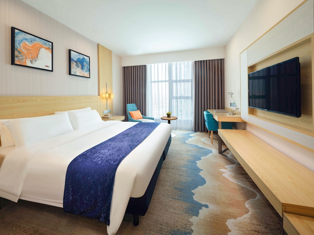 Standard Room, 1 King Bed, City View