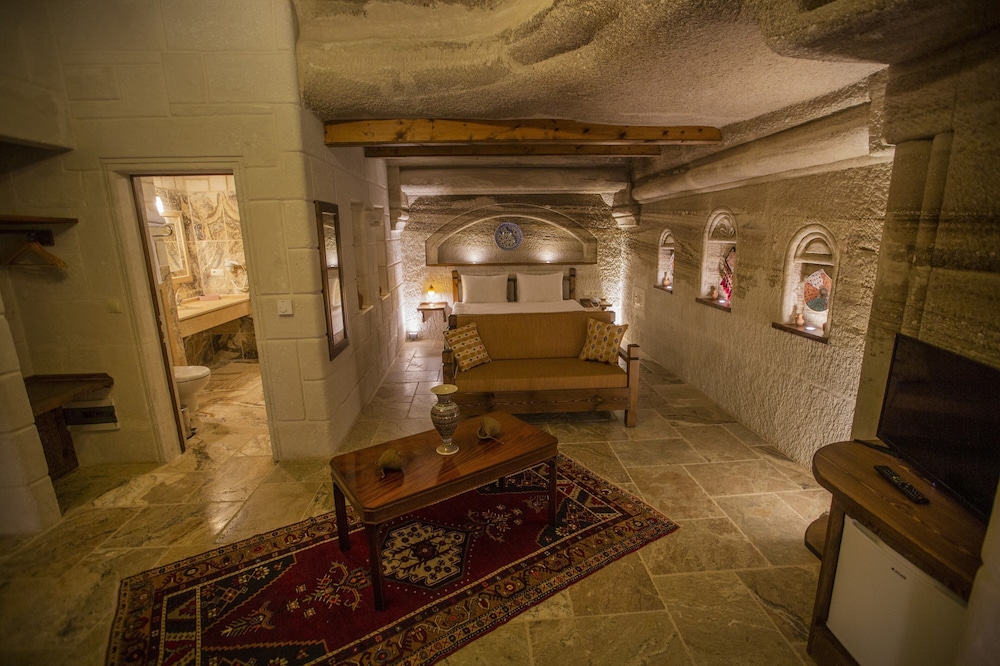Superior Cave Room 207
