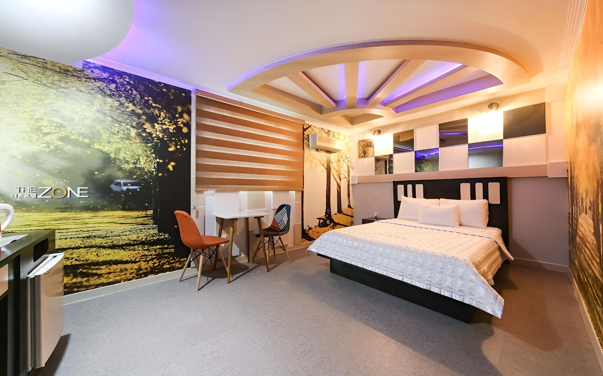Room (Suite room 1)