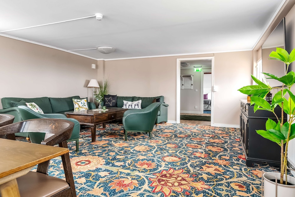 Standard Villa, Multiple Beds, Non Smoking (Living Room) - Photo 6