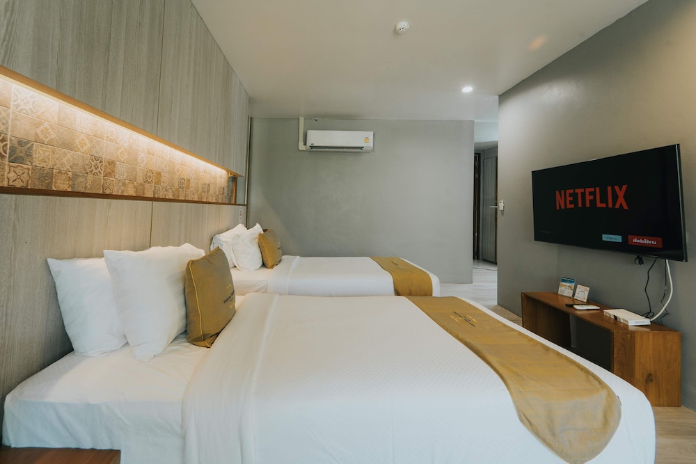 Deluxe Room - Photo 6