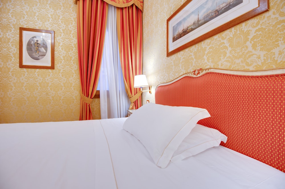 Superior Double Room Single Use photo 2