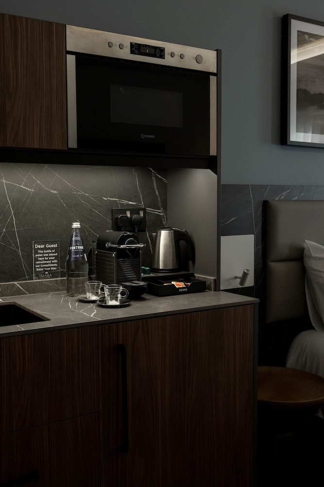 Deluxe Double or Twin Room - Photo 9