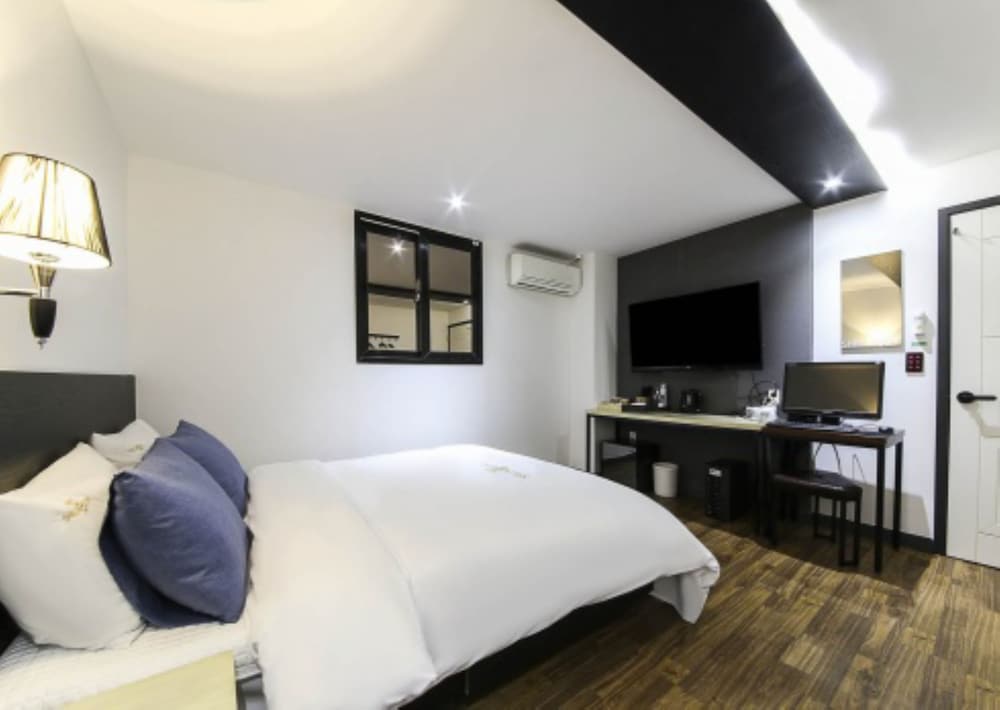 Deluxe Room (Business) - Photo 11