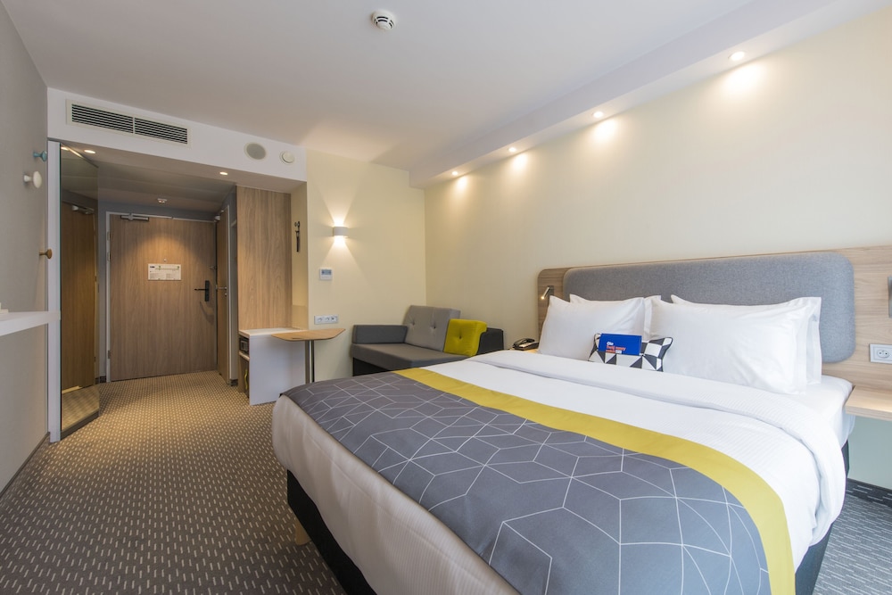 Standard Room, 1 Double Bed with Sofa bed (Free Breakfast) - Photo 12