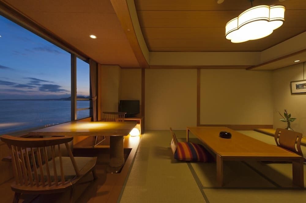 Japanese Style Room, Smoking