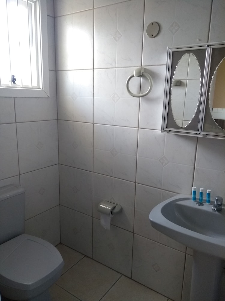 Triple Room, 3 Twin Beds photo 3