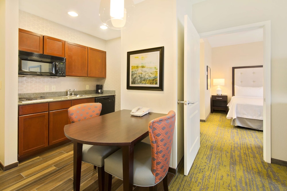Suite, 1 King Bed - Photo 4