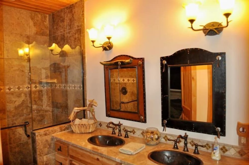 Classic Room, Shared Bathroom photo 3