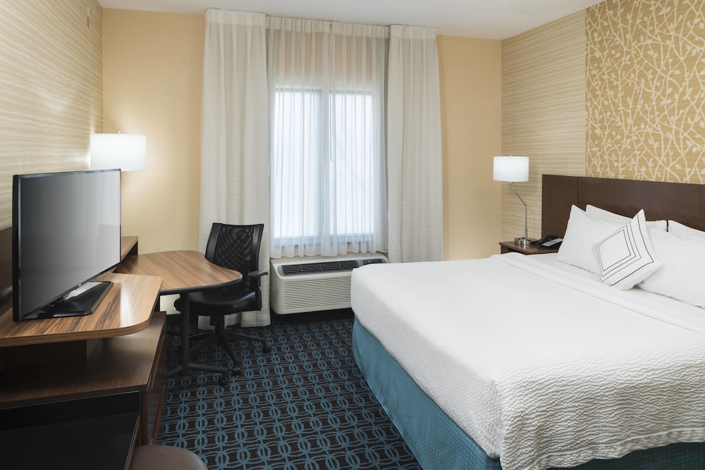 Room, 1 King Bed (Mobility/Hearing Access, Roll-In Shwr)