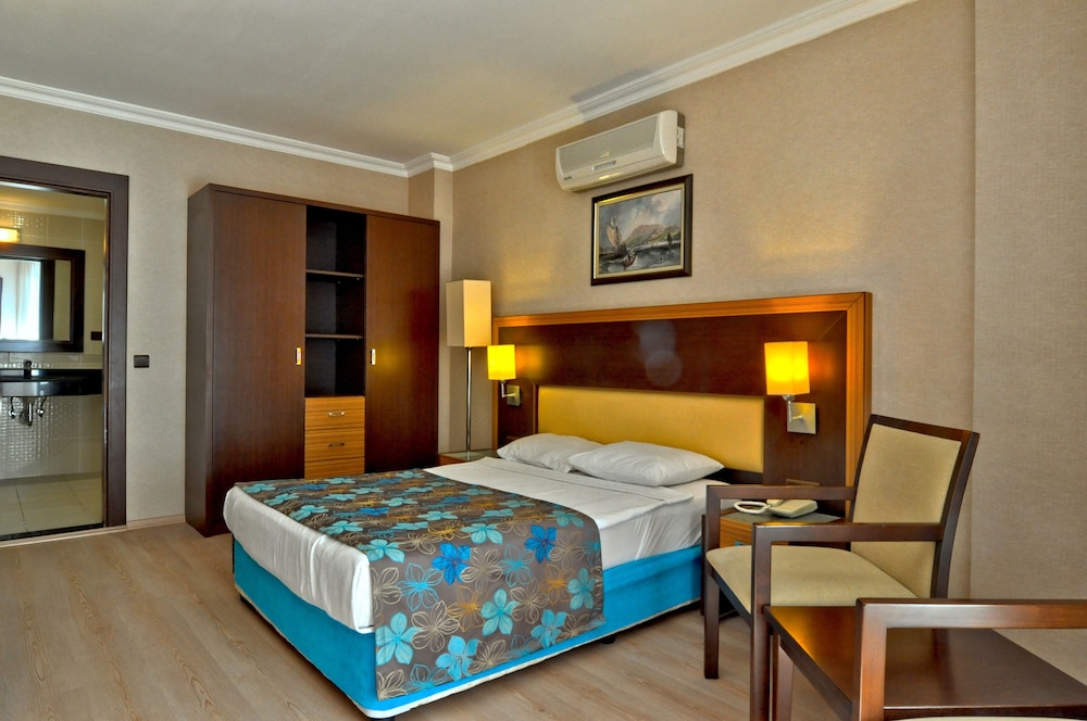 Standard Double or Twin Room (Land View)