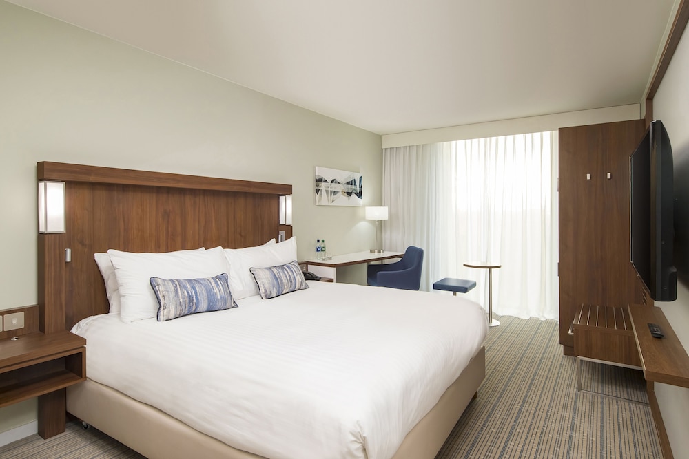 Standard Room, 1 King Bed - Photo 5