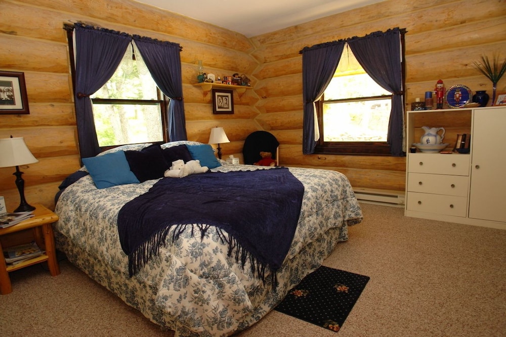 Deluxe Room, 1 King Bed, Mountain View photo 1