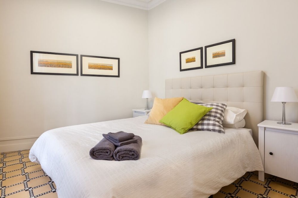 Apartamento de Negocios, 4 Dormitorios, 2 Baños