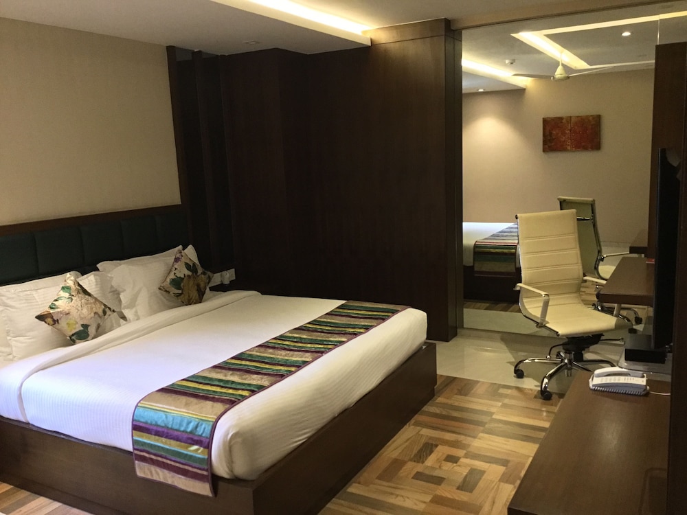 Business Suite photo 2