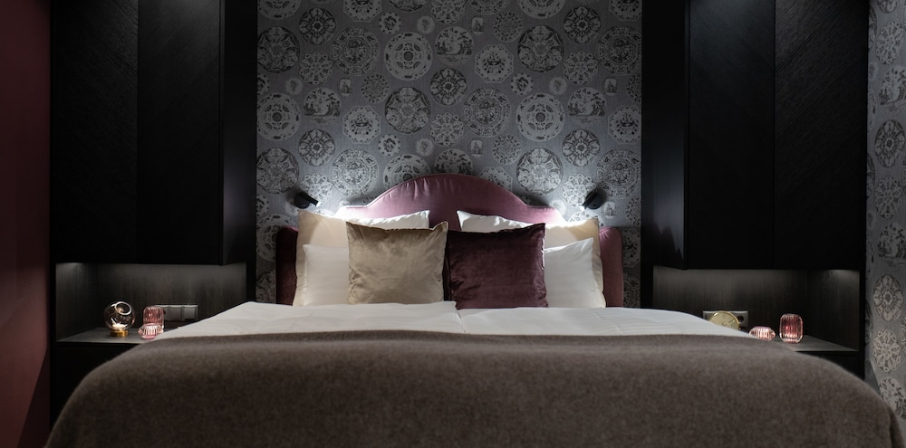 Luxury Apartment, 1 King Bed, Kitchen photo 2