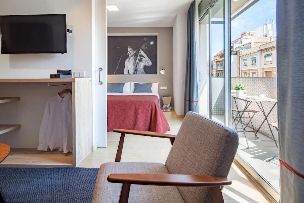 Deluxe Apartment, City View photo 3