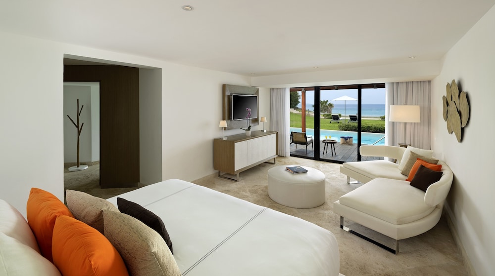 The Reserve Master Suite Ocean Front Swim Up