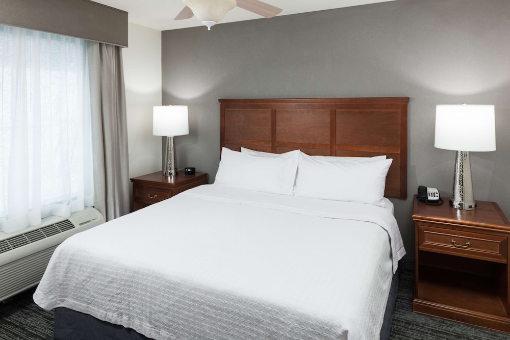 Suite, 1 King Bed, Accessible (Hearing) - Photo 2