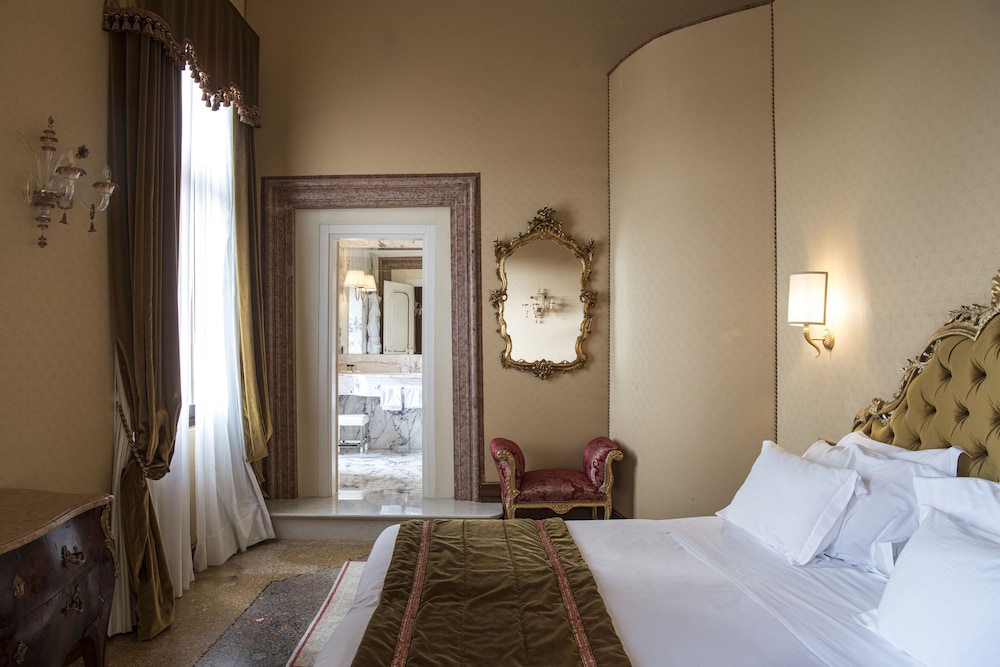 Deluxe Double or Twin Room - Photo 7