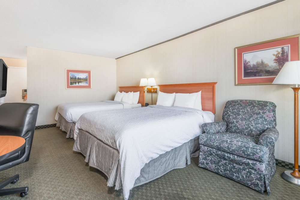 Room, 2 Double Beds, Non Smoking - Photo 7