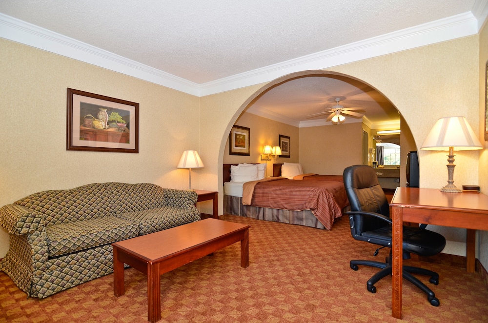 Standard Suite, 2 Double Beds, Non Smoking, Refrigerator & Microwave photo 1