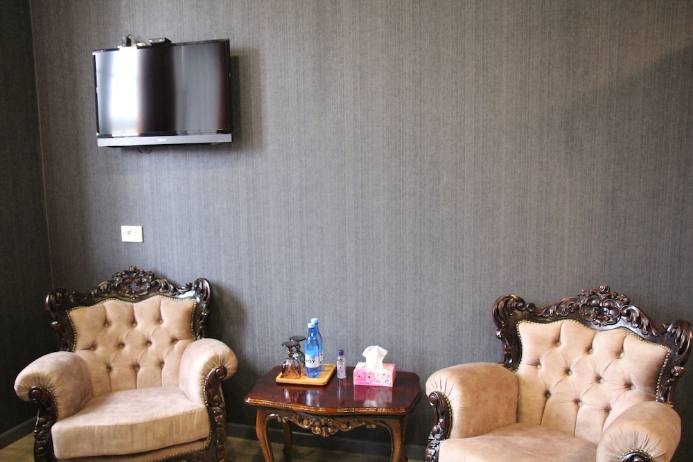 Superior Double or Twin Room, Patio, City View photo 2