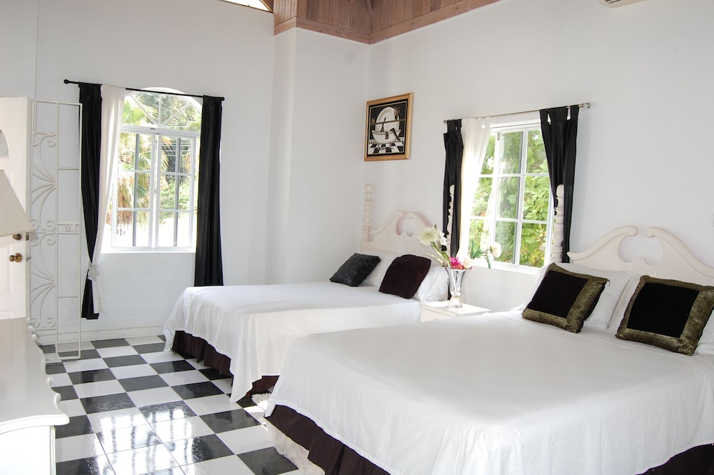 Room, 2 Queen Beds, Mountain View