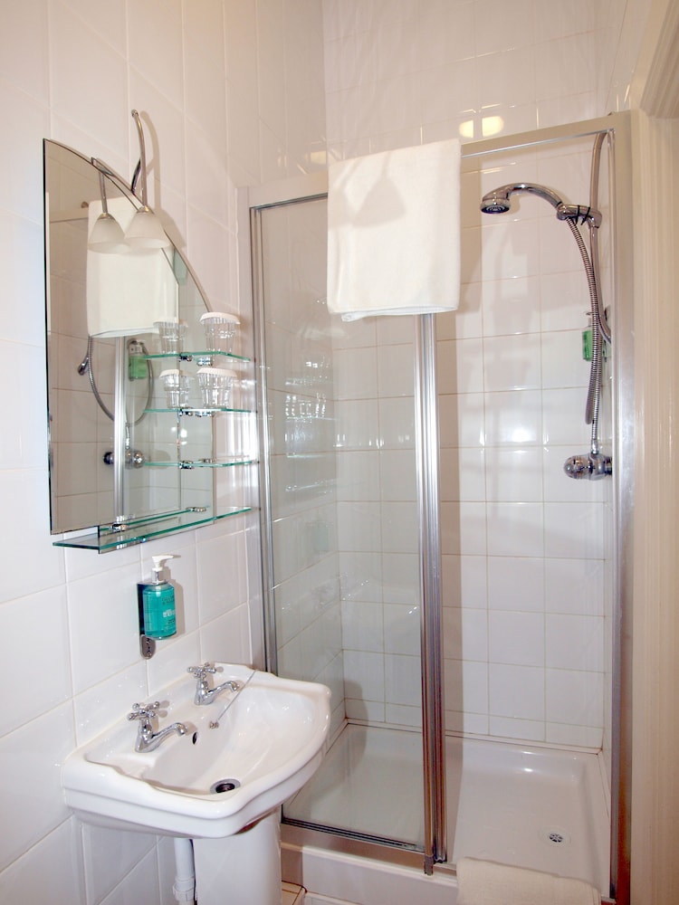 Classic Twin Room (Breakfast included) photo 3
