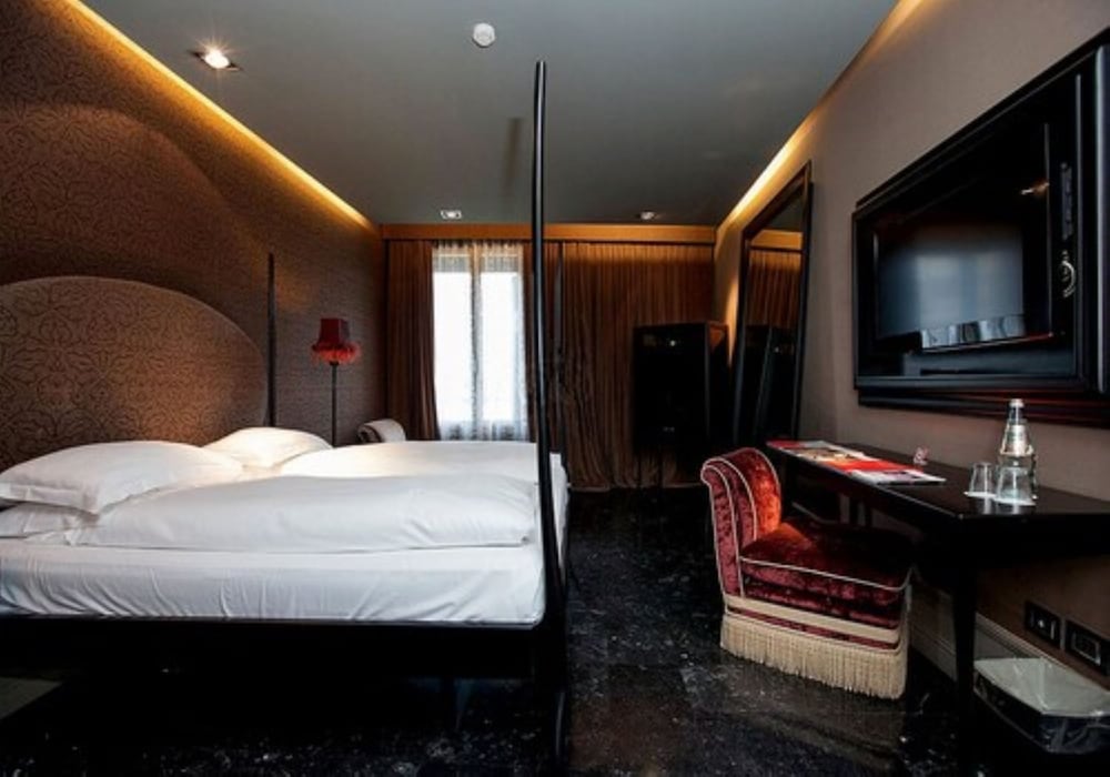 Junior Suite, 1 Queen Bed, City View (Classic) photo 2